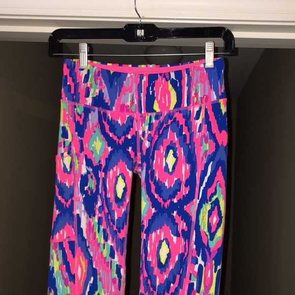 Lilly Pulitzer UPF 50+ Luxletic Weekender Leggings: Multi Luminescent, Size XS. - Picture 3 of 8